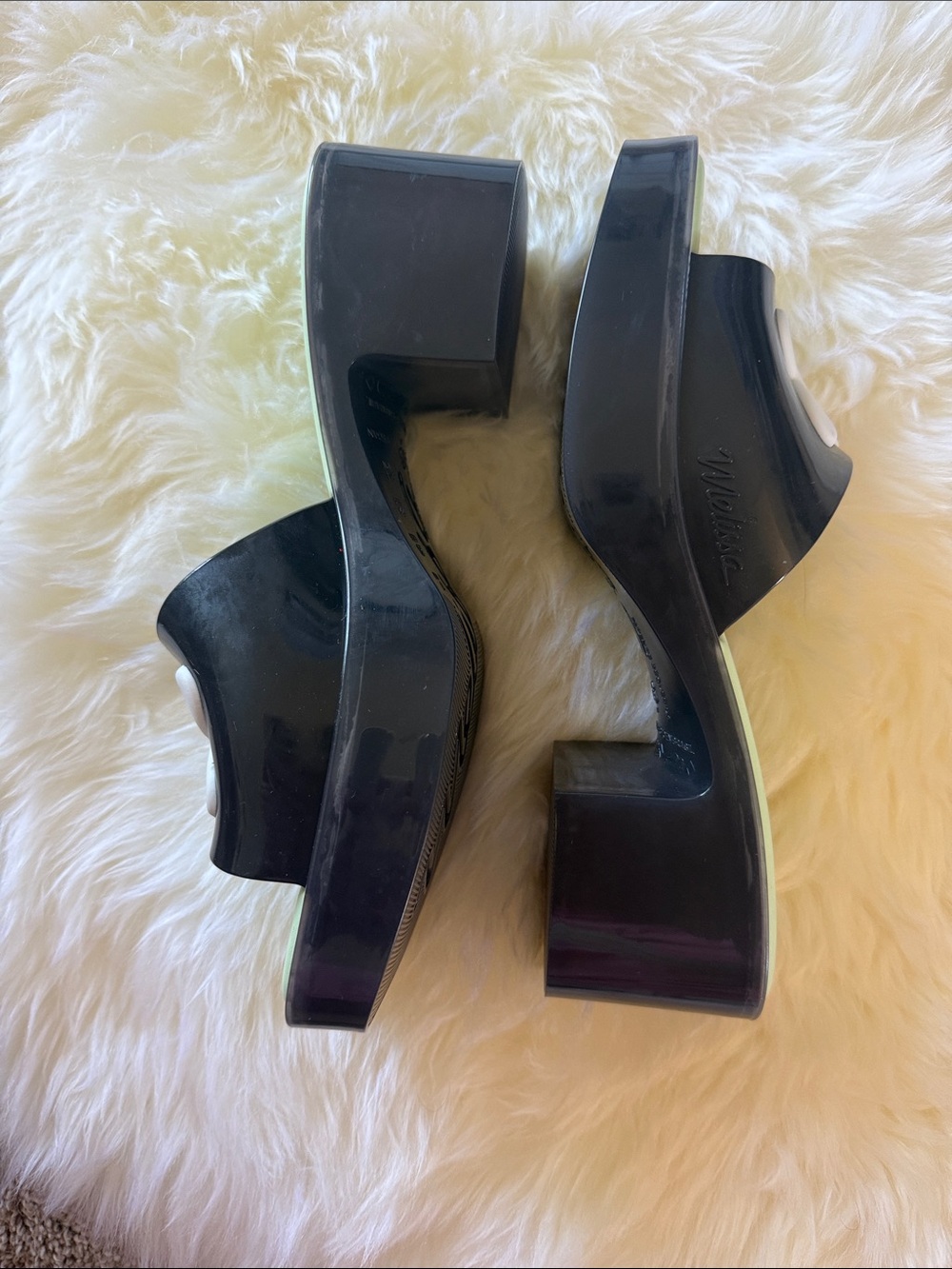 Melissa Black and White Daisy shoes - Picture 6 of 8